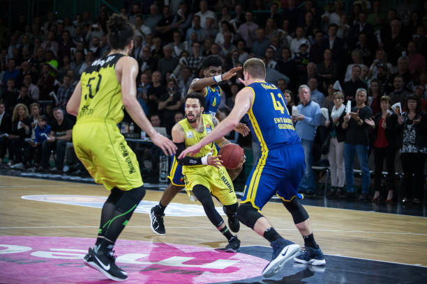 不仅要防守 不仅要防守