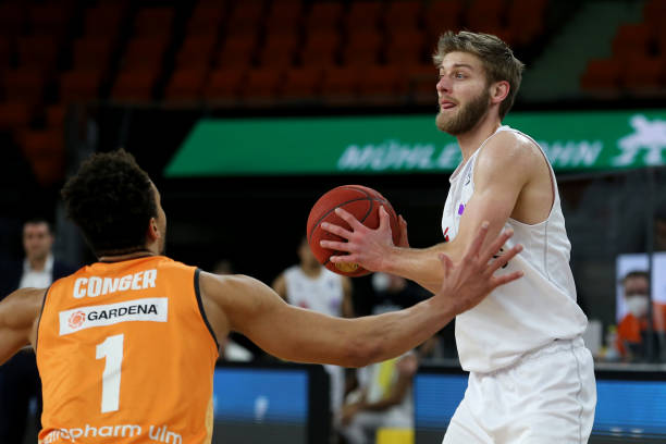 他伸出橄榄 他伸出橄榄